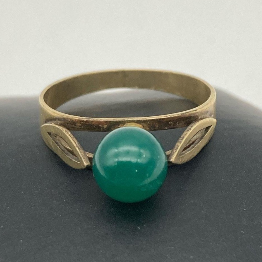 100 year-old, 8 k gold ( 333) Chrysoprase ring, size 7